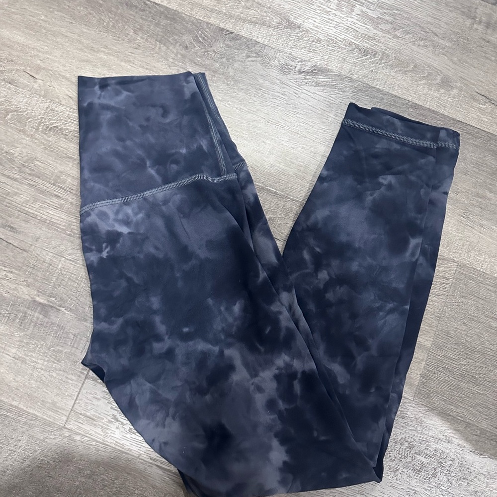 Lululemon diamond dye aligns